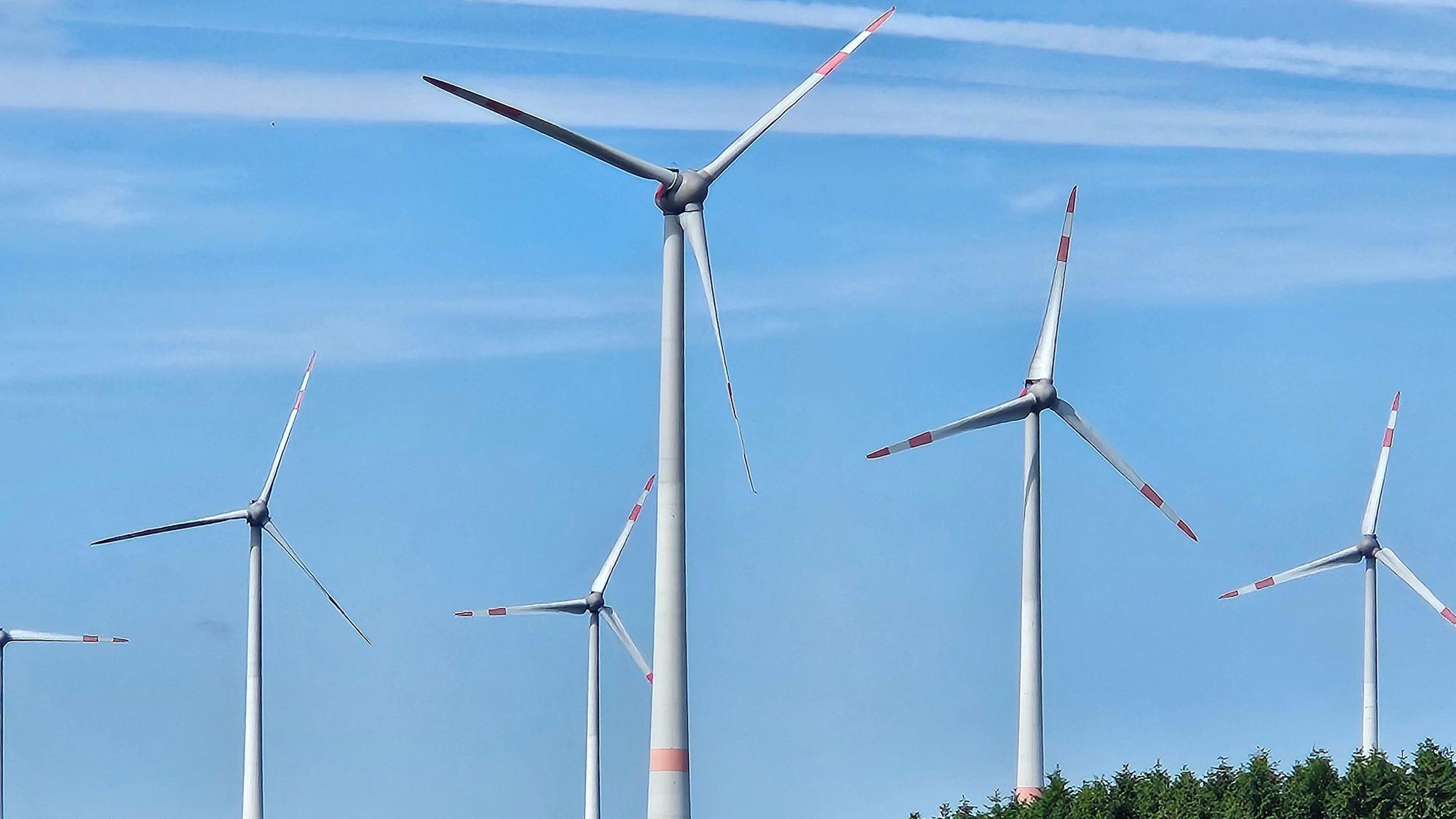 Symbolbild: Windräder in Schöneseiffen.