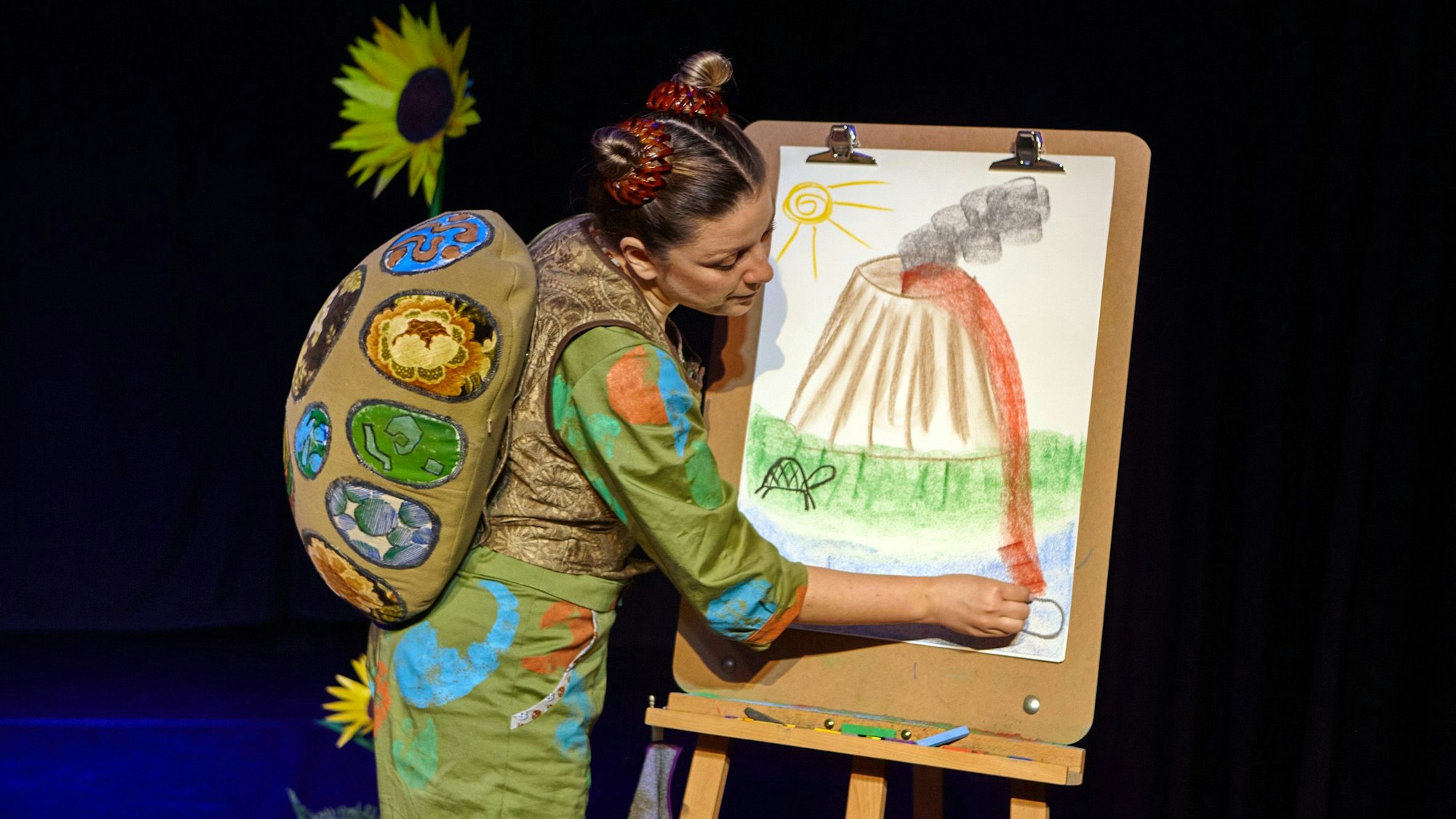 Das Casamax Theater wird ein Stück auf dem Rudolfplatz aufführen.