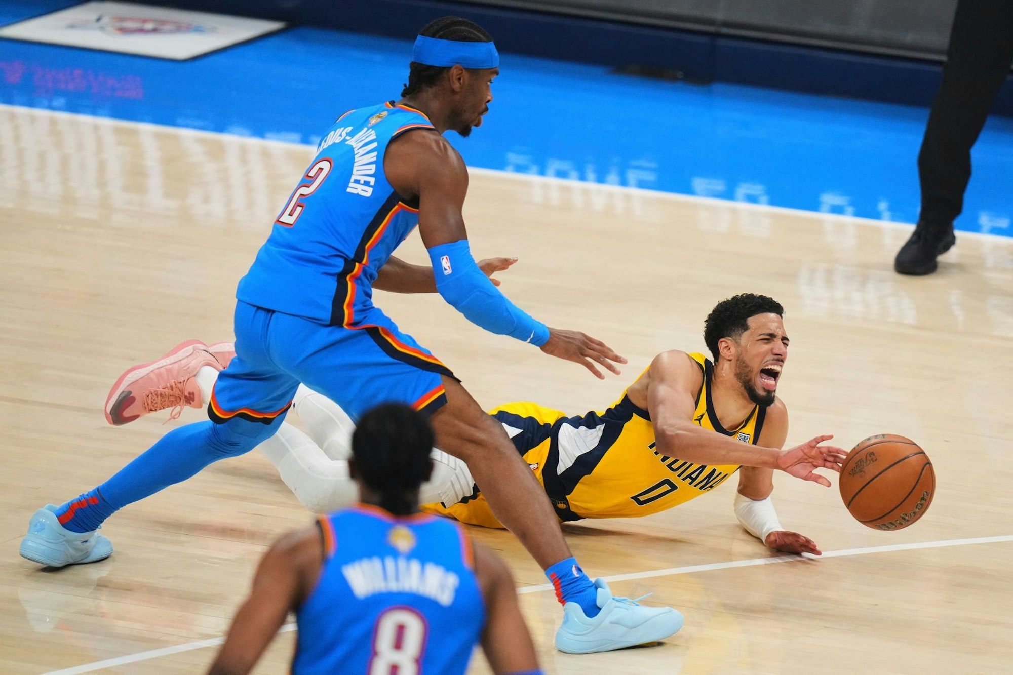 Tyrese Haliburton (r) von den Indiana Pacers fällt wegen eines Achillessehnenrisses für die komplette nächste NBA-Saison aus.