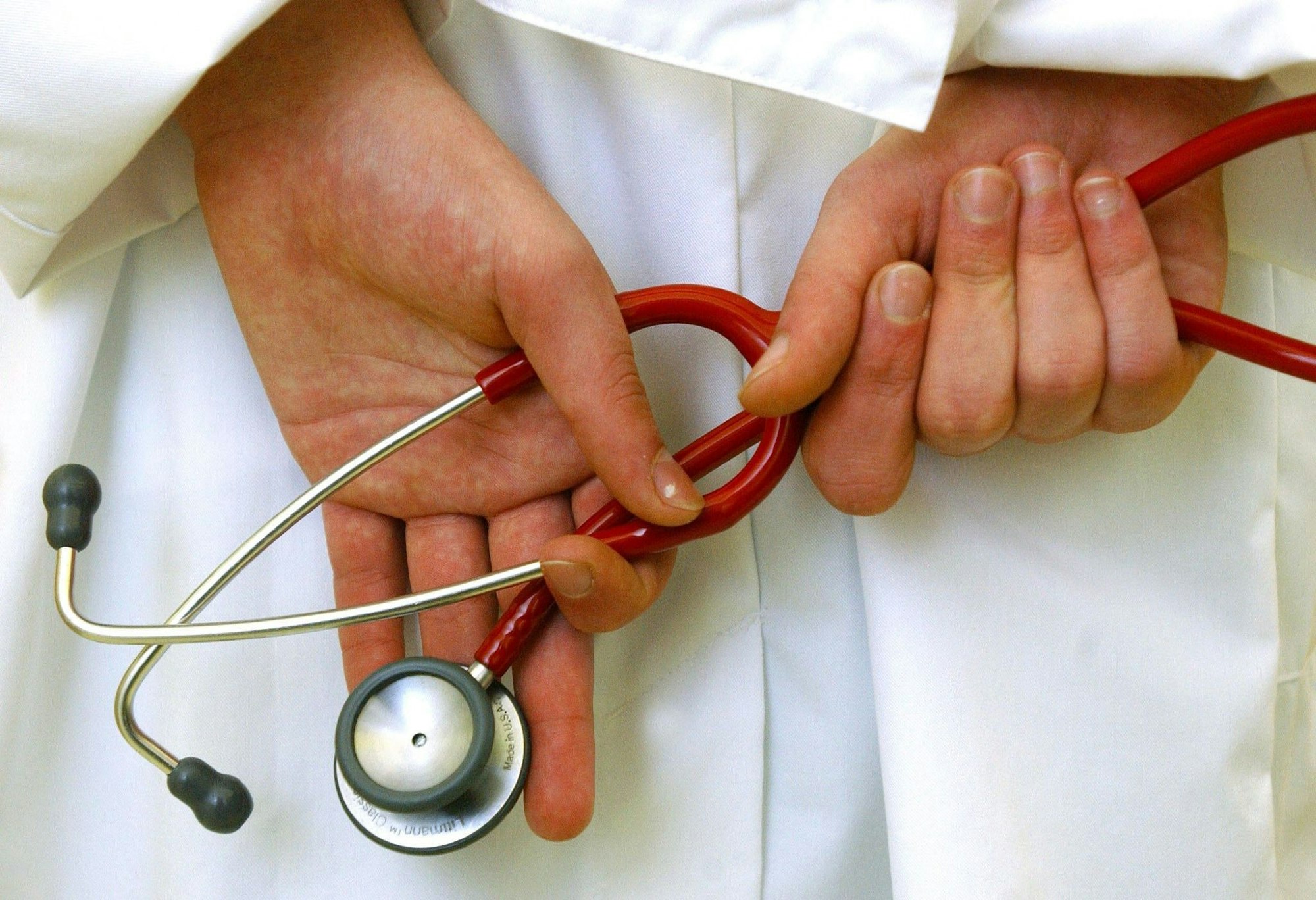 In Deutschlands Krankenhäusern arbeiten viele syrische Ärzte, die zuvor ein Anerkennungsverfahren ihrer Berufsqualifikation absolviert haben. (Archivbild)