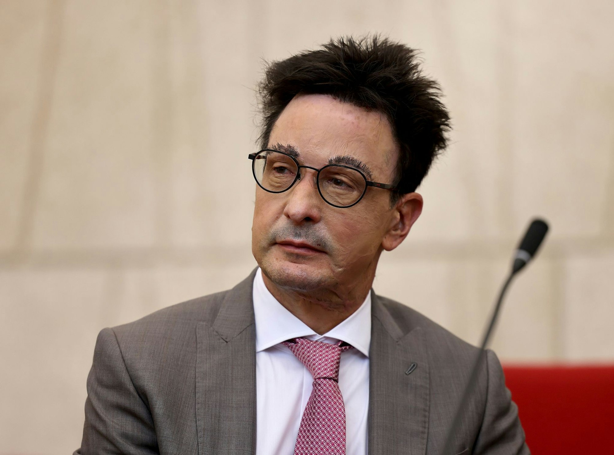 Hatte vor einer Woche 100.000 Euro Belohnung ausgesetzt: Manager Bernhard Günther (Archivfoto)
