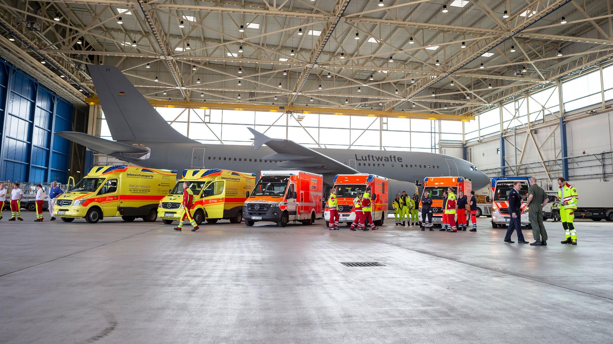Mit dem dem MedEvac-Airbus der Bundeswehr, einer fliegenden Intensivstation, wurden einige der ukrainischen Patienten nach Köln geflogen.