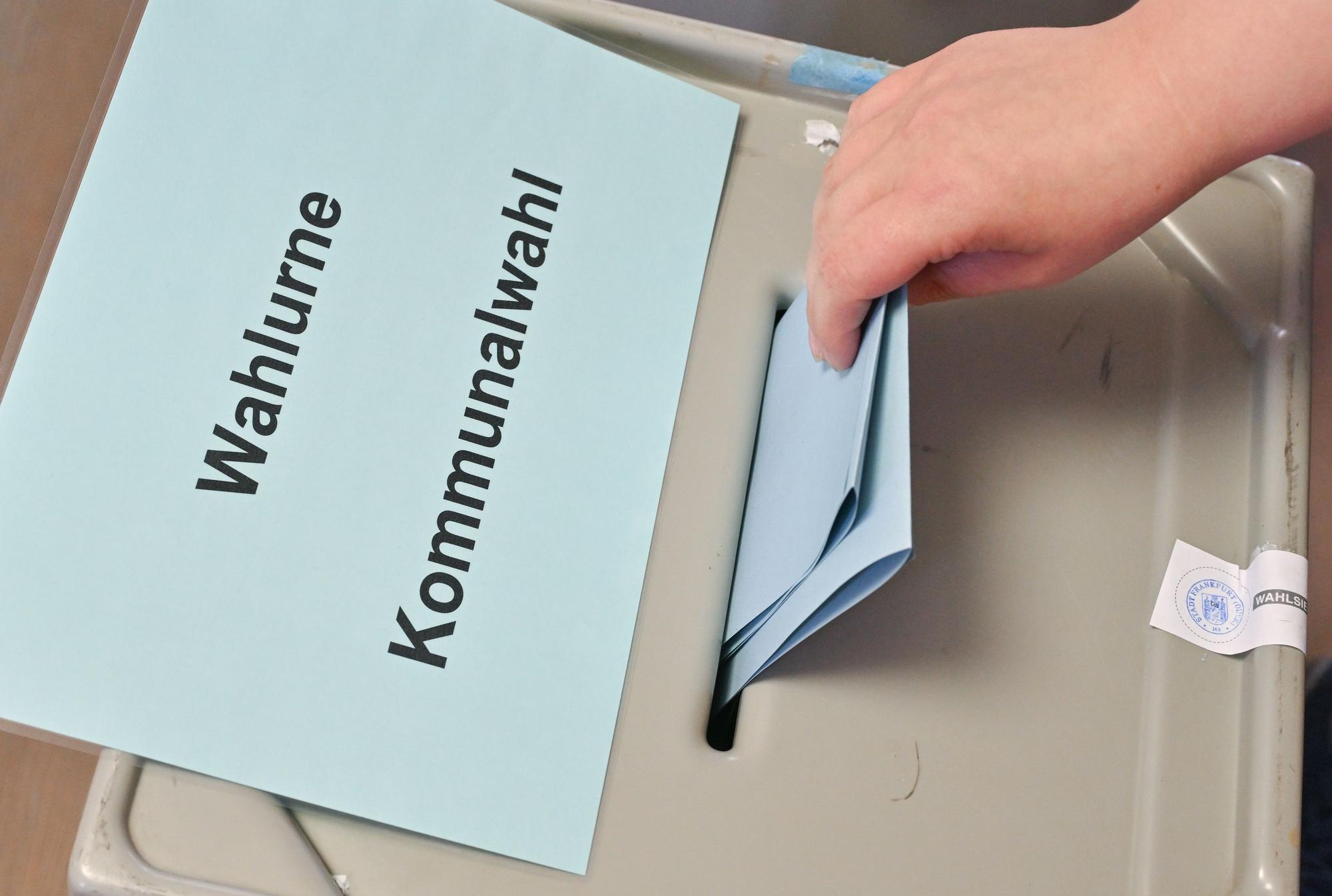 Eine Wahlurne für die Kommunalwahl.
