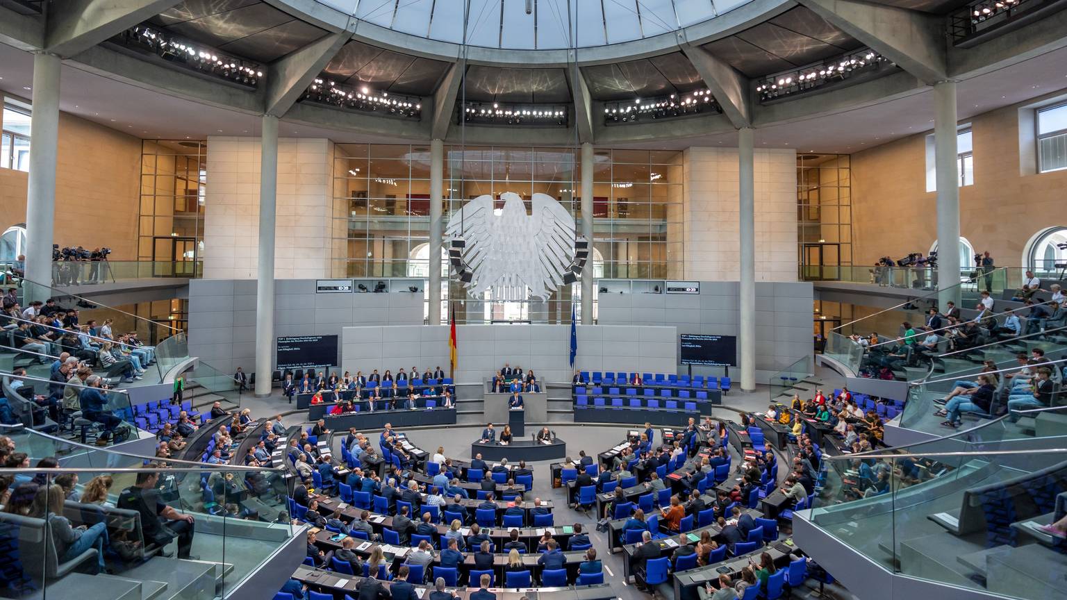 Lars Klingbeil (SPD), Bundesminister der Finanzen, spricht im Bundestag bei den Haushaltsberatungen zur Einbringung des Entwurfs für den Bundeshaushalt 2025.