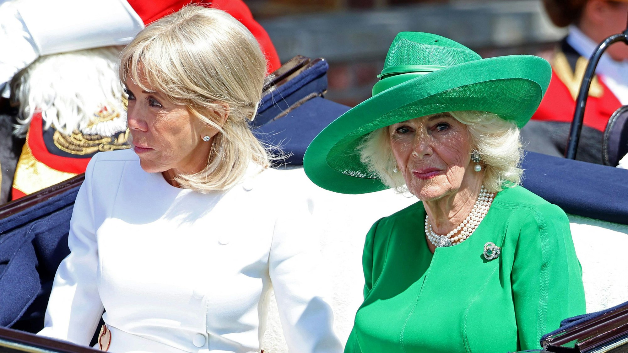 Königin Camilla und Brigitte Macron bei der Kutschfahrt durch Windsor.
