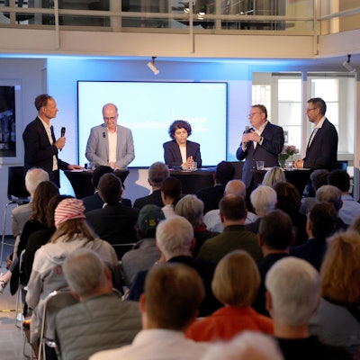 Großes Interesse: 120 Besucherinnen und Besucher kamen ins Architekturbüro Kaspar Kraemer.