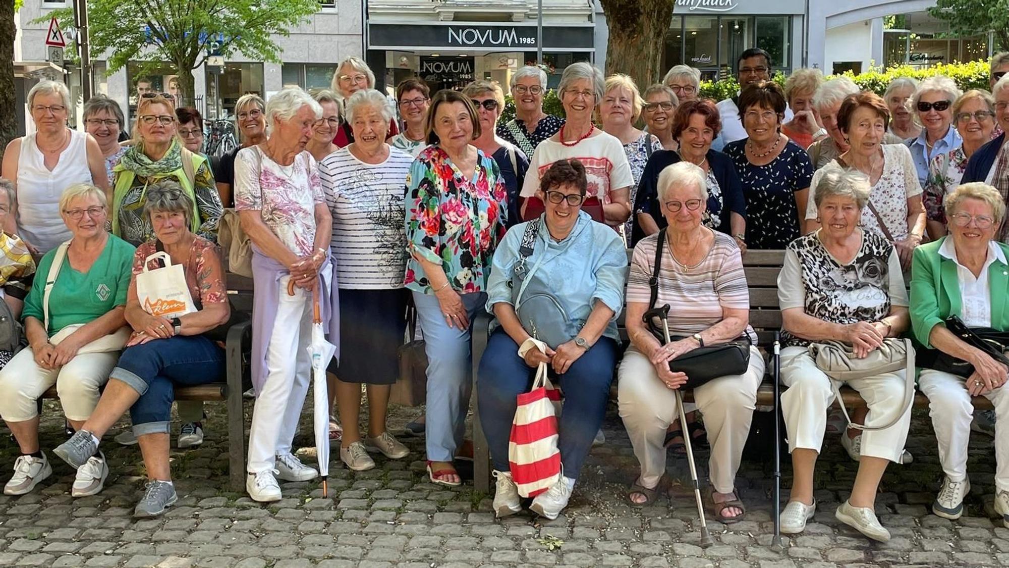 Ausflüge, wie hier nach Aachen, sind beliebte Angebote der katholischen Frauengemeinschaft.
