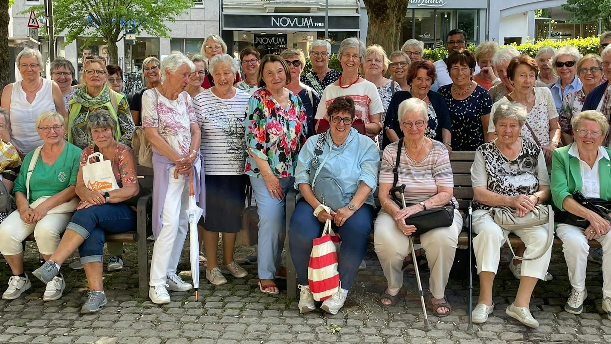 Ausflüge, wie hier nach Aachen, sind beliebte Angebote der katholischen Frauengemeinschaft.
