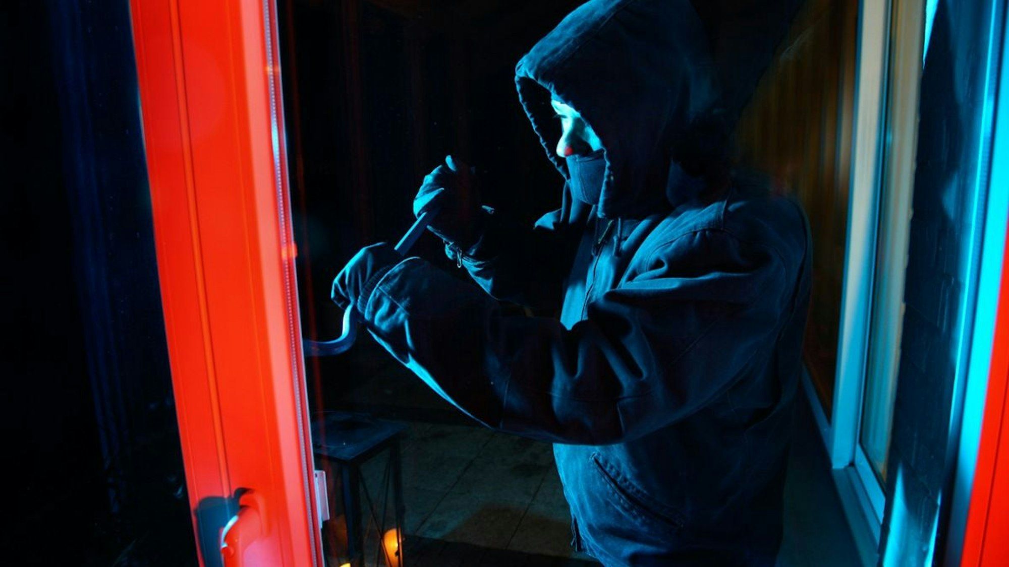 POL-ME: Hoher Schaden bei Einbruch in Werkstatt - 2507039