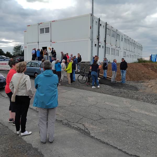 Zahlreiche Bürger nahmen das Angebot der Gemeinde an, die Container-Unterkunft zu besichtigen.
Neunkirchen-Seelscheid Hochhausen Geflüchtete