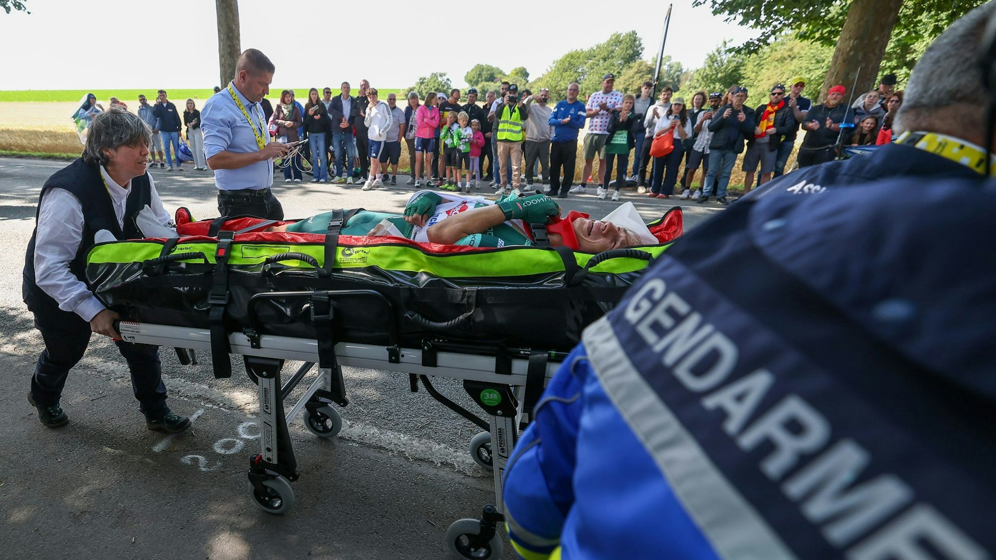 In Jasper Philipsen schied der beste Sprinter verletzt aus.