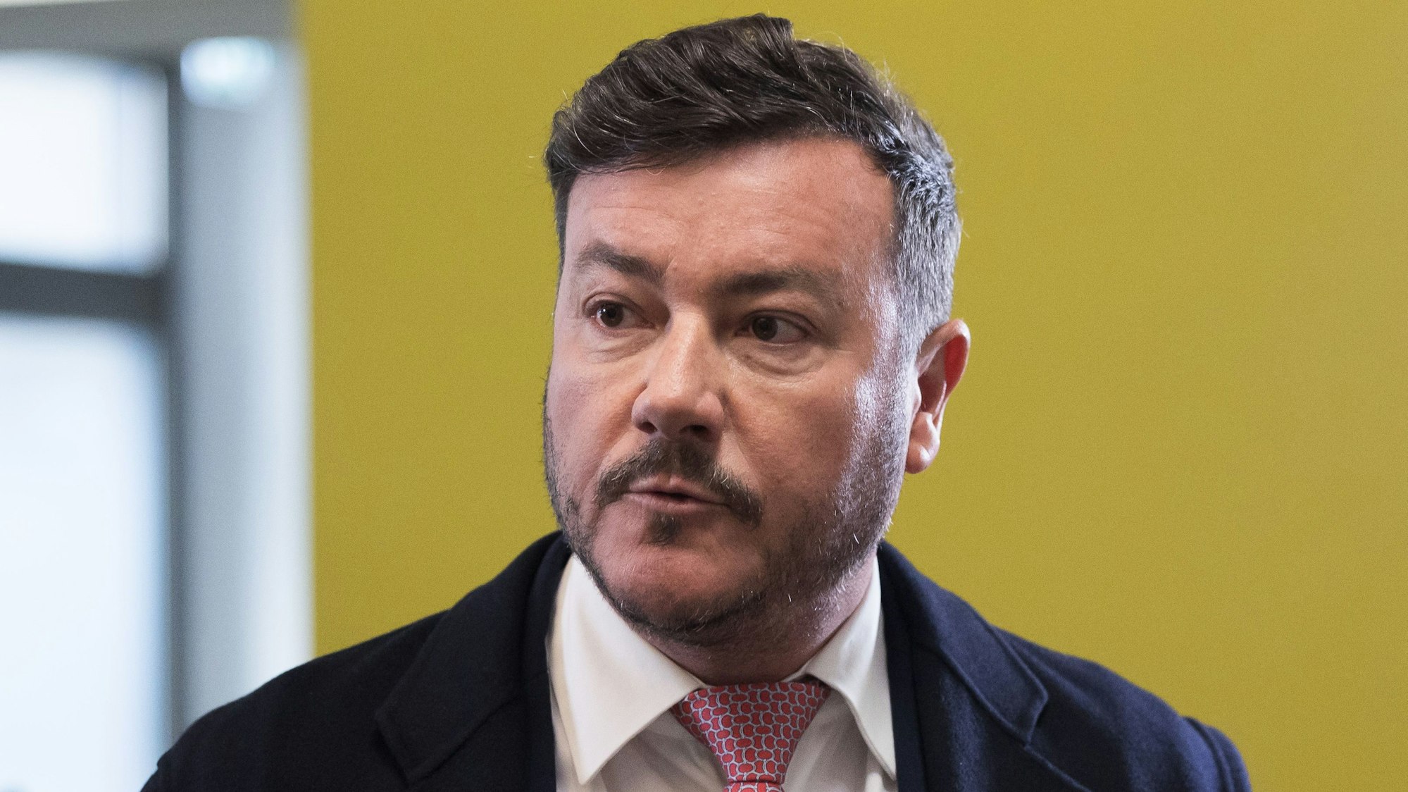 Rene Benko trifft ein zu einer Verhandlung im Zusammenhang mit dem Konkursverfahren gegen den Signa-Gründer.