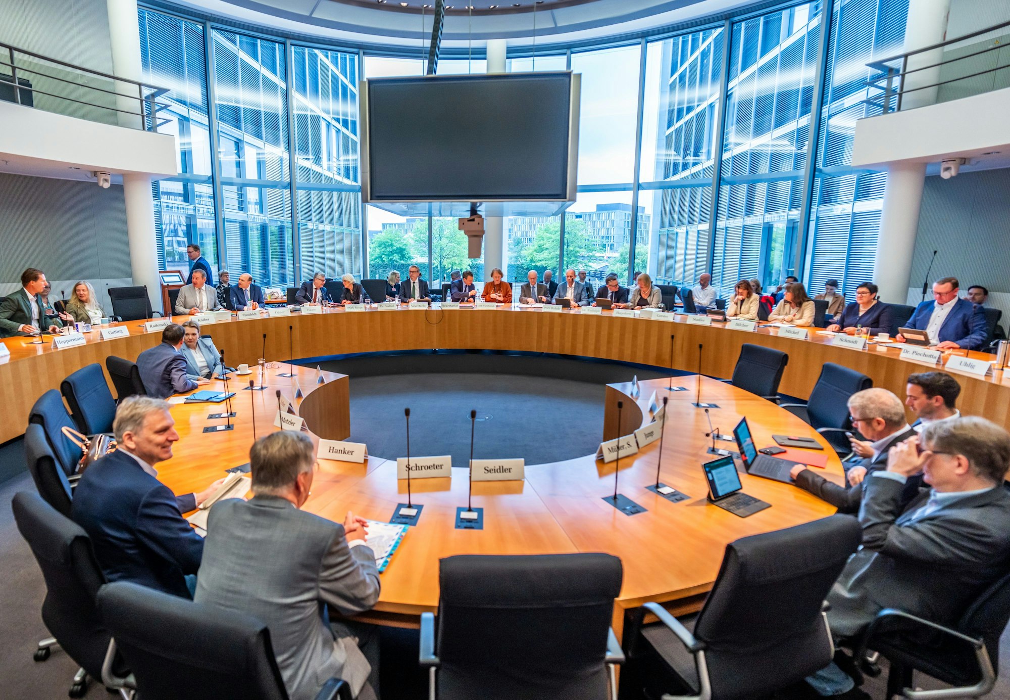 er Haushaltsausschuss im Bundestag tagt mit Margaretha Sudhof, Sonderermittlerin zu Corona-Maskenbeschaffungen.