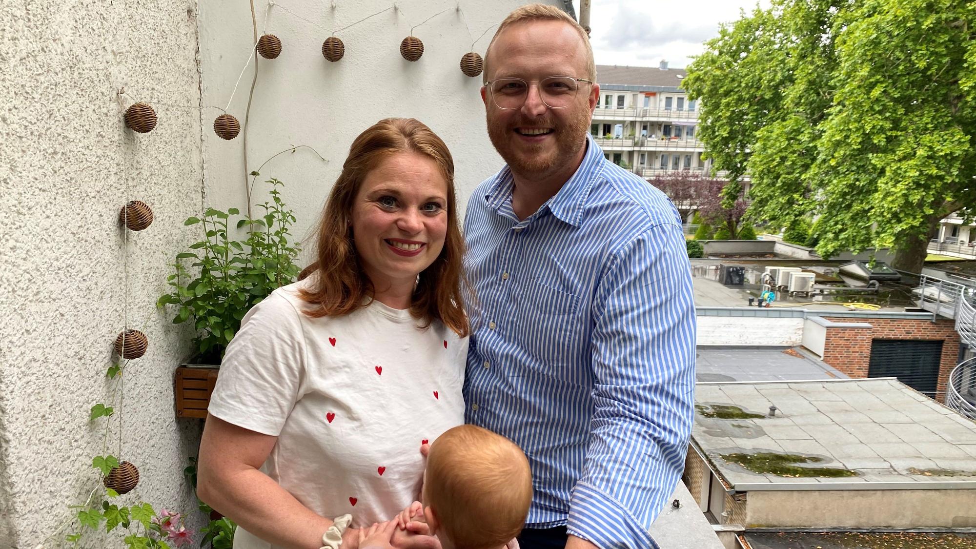 Sandra Byna und Lukas Koschmieder mit Tochter Leni.