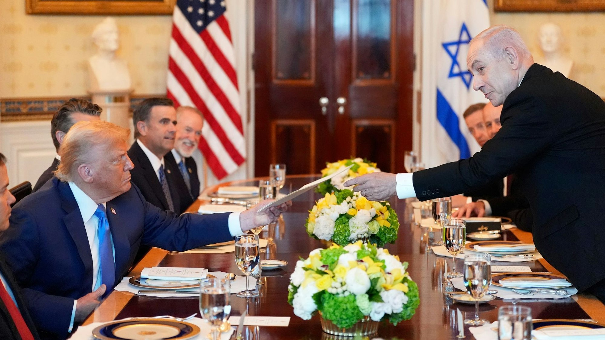 Israels Regierungschef Netanjahu hat US-Präsident Trump für den Friedensnobelpreis nominiert.