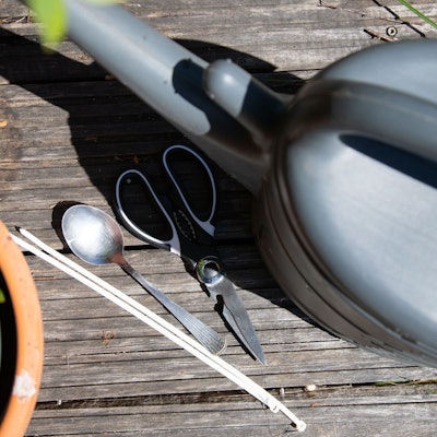 Gießen ohne Brausekopf: Lässt sich mit einem Löffel an der Gießkanne eine größere Fläche bewässern?