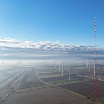 Zu sehen ist der weltweit höchste Windmessmast, der am Tagebau Garzweiler auf dem Jüchener Stadtgebiet steht.