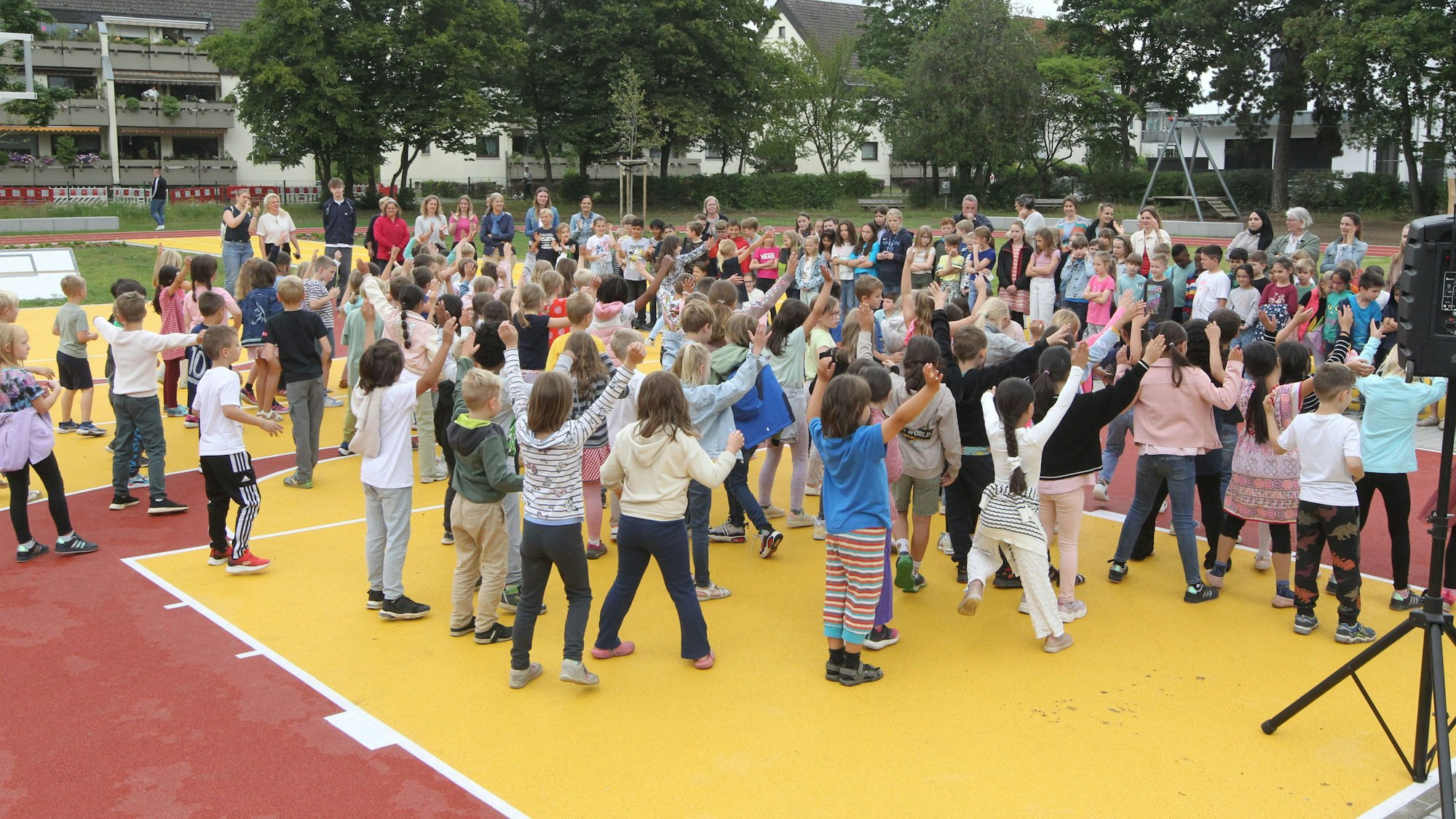 Eine Tanzvorführung hatten die Schülerinnen und Schüler der Adolf-Kolping-Schule vom Brückberg einstudiert.