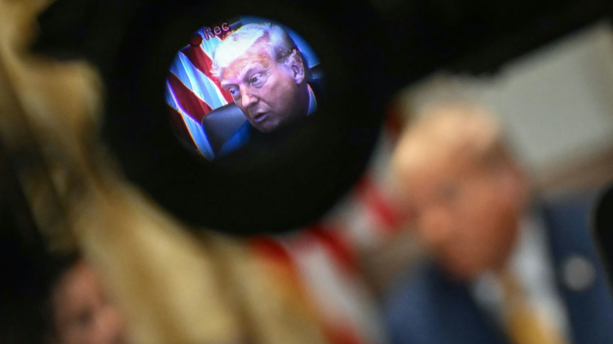 US-Präsident im Sucher einer Kamera während der Kabinettssitzung im Weißen Haus. (Archivbild)