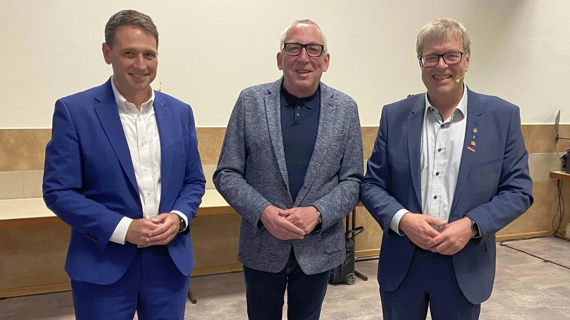 Willi Wittges-Stölben mit Moderator Thomas Radermacher und Sven Schnieber (l.).