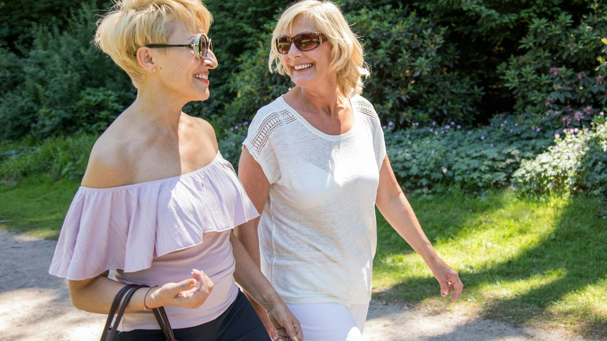 Verdauungsspaziergang: Bewegung nach Mahlzeiten hilft dabei, den Blutzuckerspiegel zu senken.