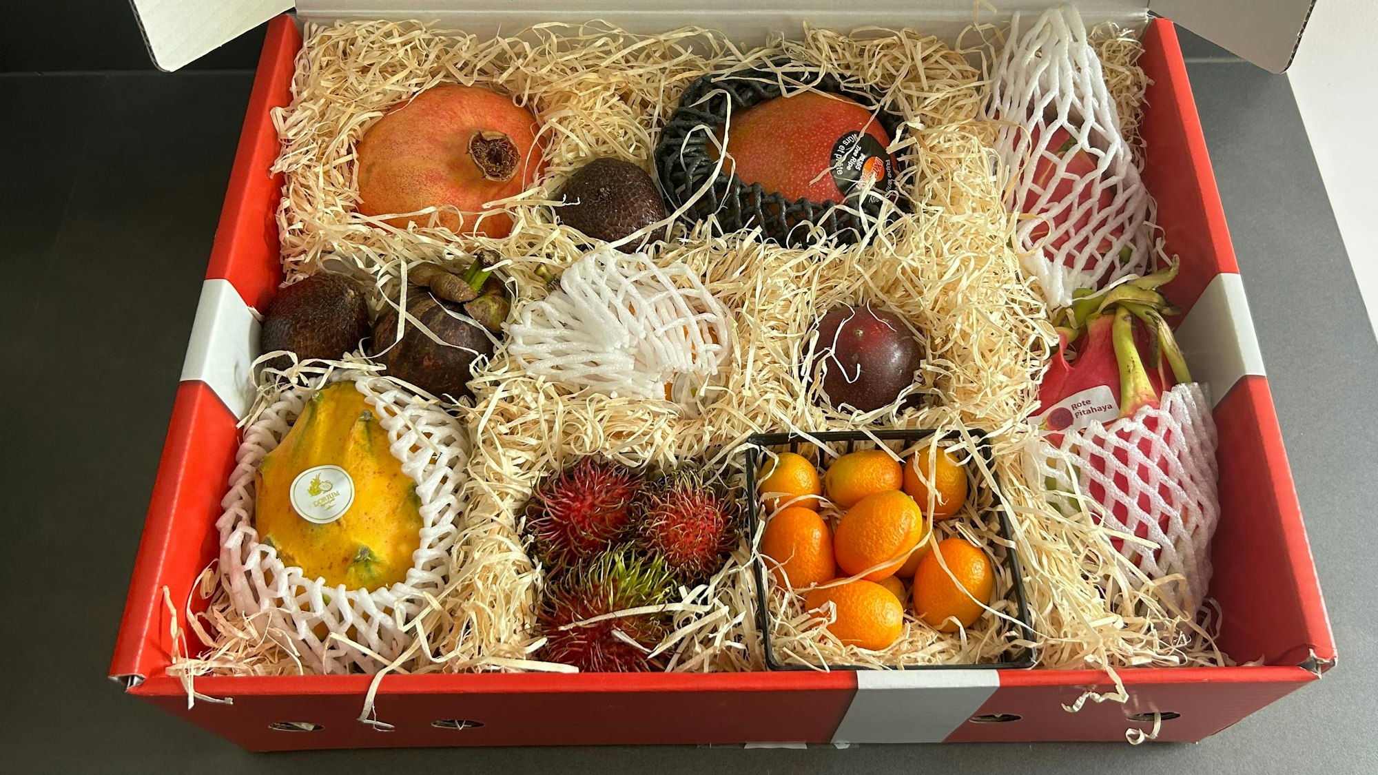 Eine Obstbox, die nach Hause geliefert wird.