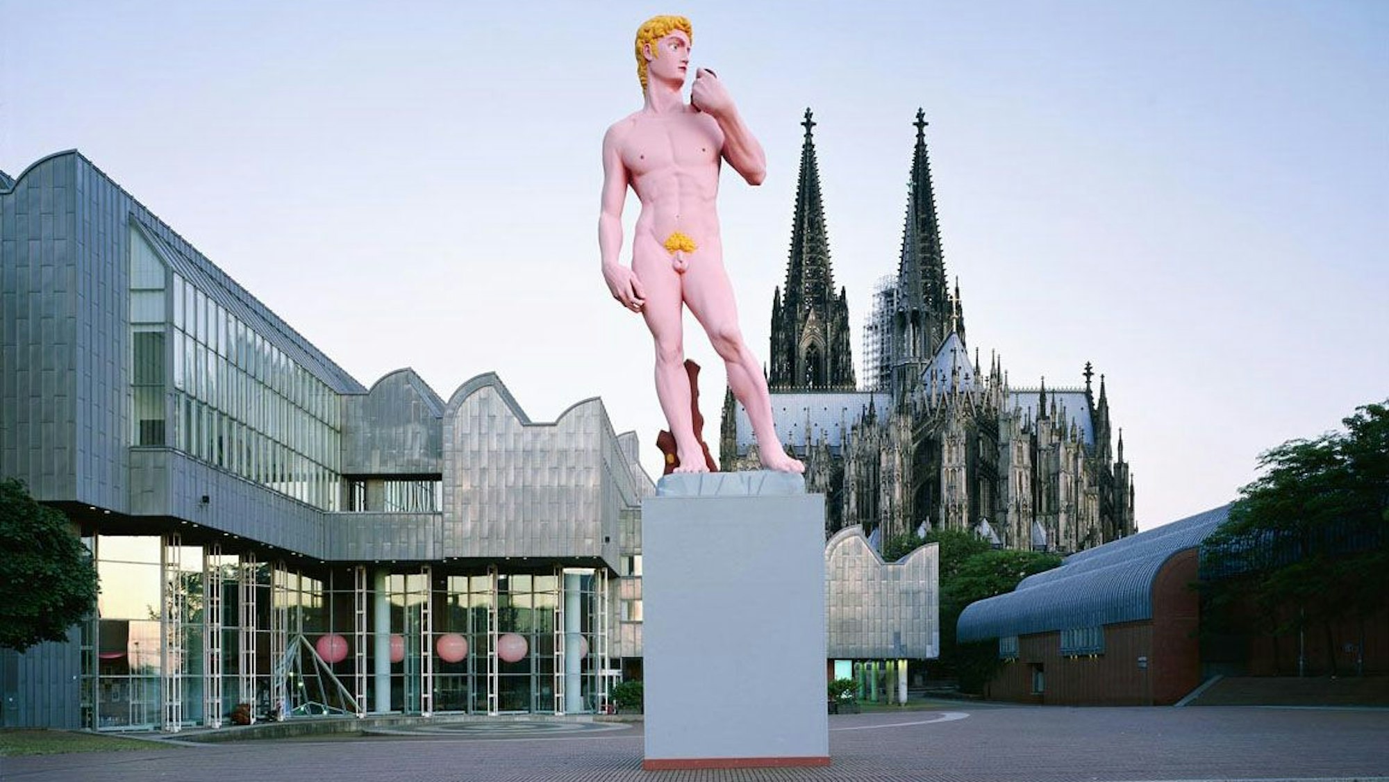 2006 stand die David Skulptur des Düsseldorfer Künstlers Hans-Peter Feldmann auf dem Heinrich-Böll-Platz in Köln. (Archivbild)