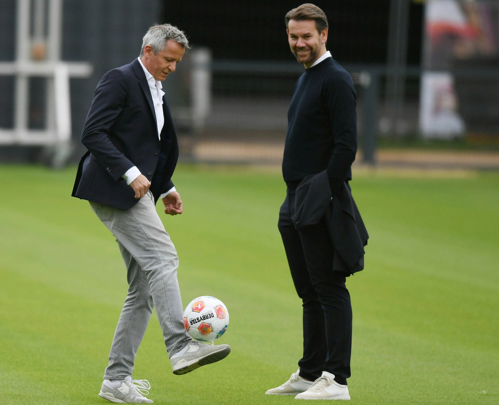 FC-Sportdirektor Thomas Kessler (rechts) und Geschäftsführer Philipp Türoff bei der Arbeit.