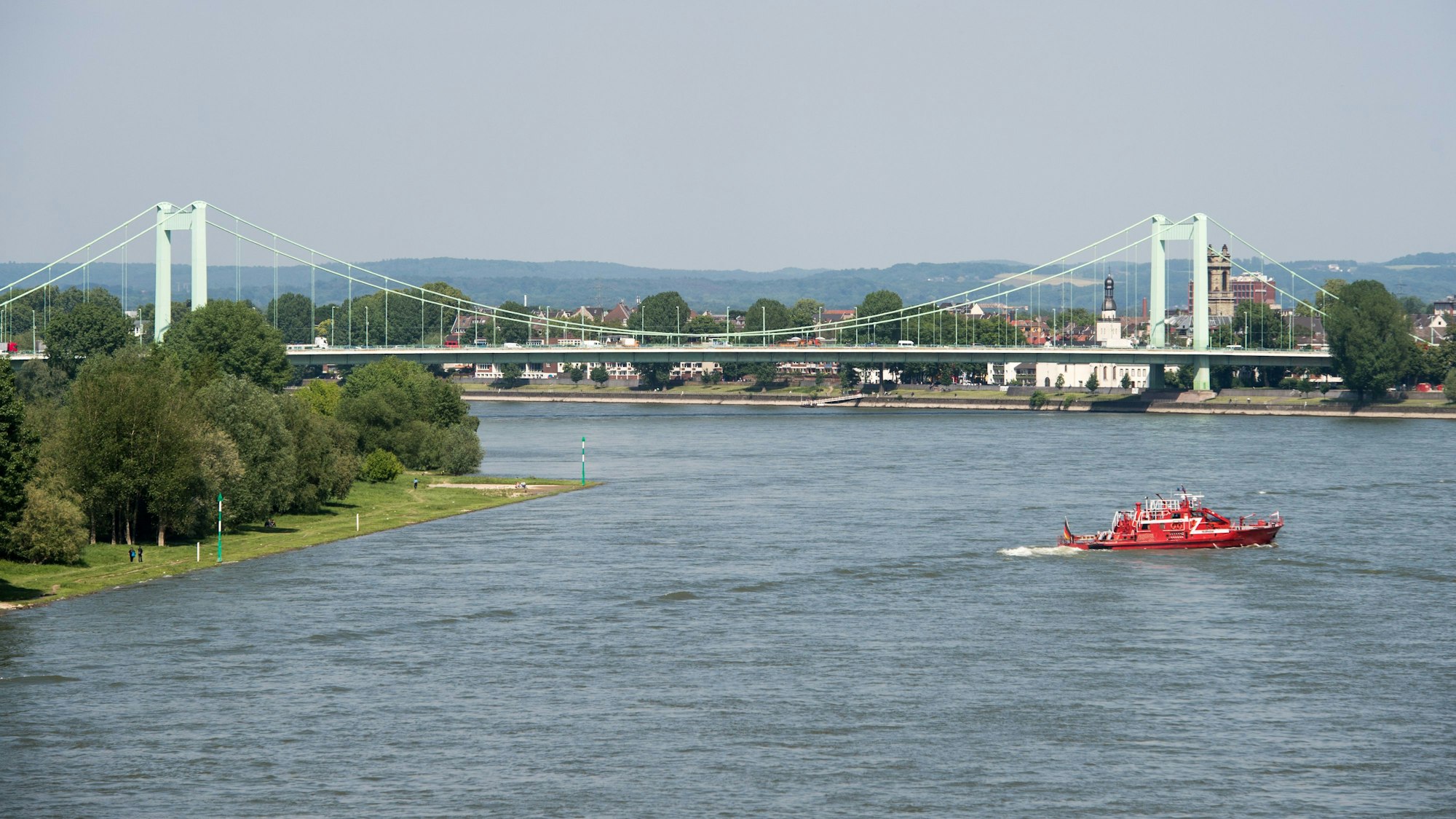 ARCHIV - 21.05.2015, Nordrhein-Westfalen, Köln: Die Mülheimer Brücke in Köln wird seit 2018 saniert. Nun sollen in beide Richtungen wieder Autos über das Bauwerk rollen dürfen. (zu dpa: «Mülheimer Brücke wieder in beide Richtungen befahrbar») Foto: Marius Becker/dpa +++ dpa-Bildfunk +++