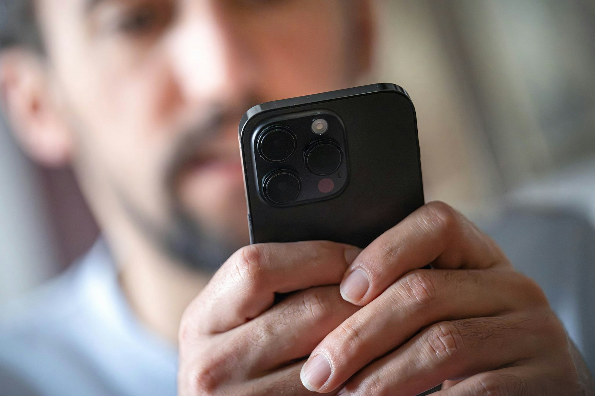 Die App Nina schickt künftig auch Hinweise auf angedrohte Gewalttaten aufs Smartphone.