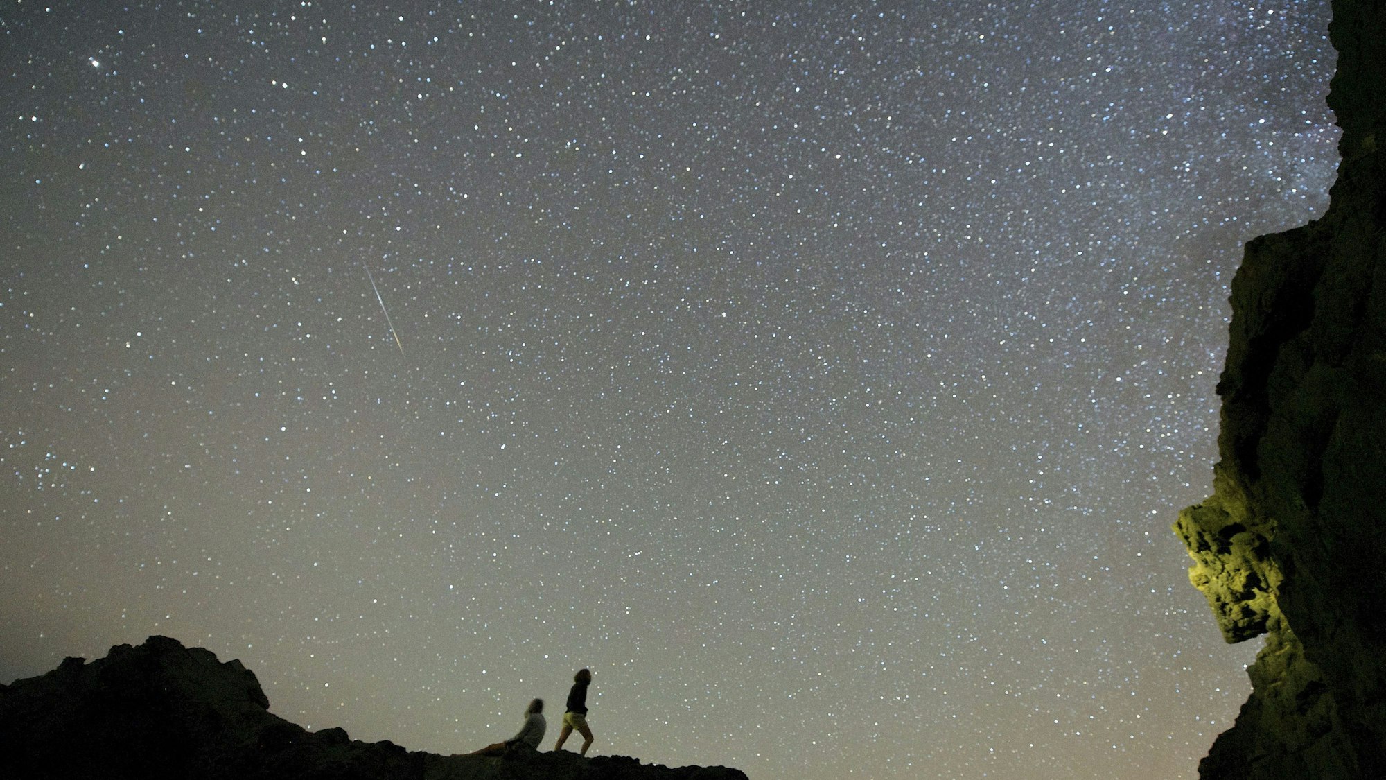 Ein mit Sternen übersäter Nachthimmel während eines Delta-Aquariden-Meteorschauers (Symbolbild)
