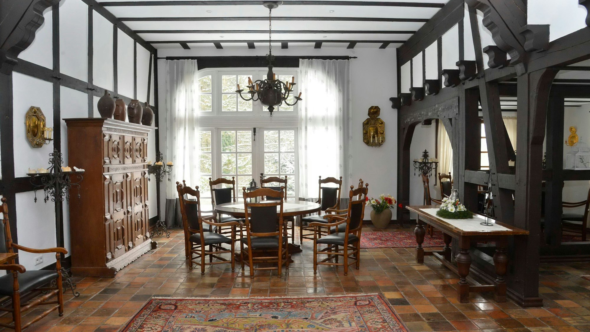 Das Foto zeigt Haus Varresbeck mit seiner Einrichtung