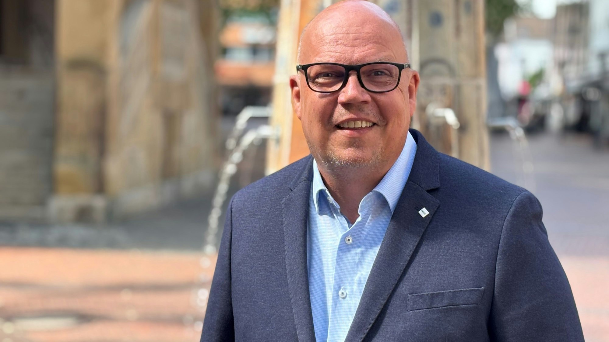 Auf dem Bild ist ein Portrait von Uwe Tietz zu sehen.