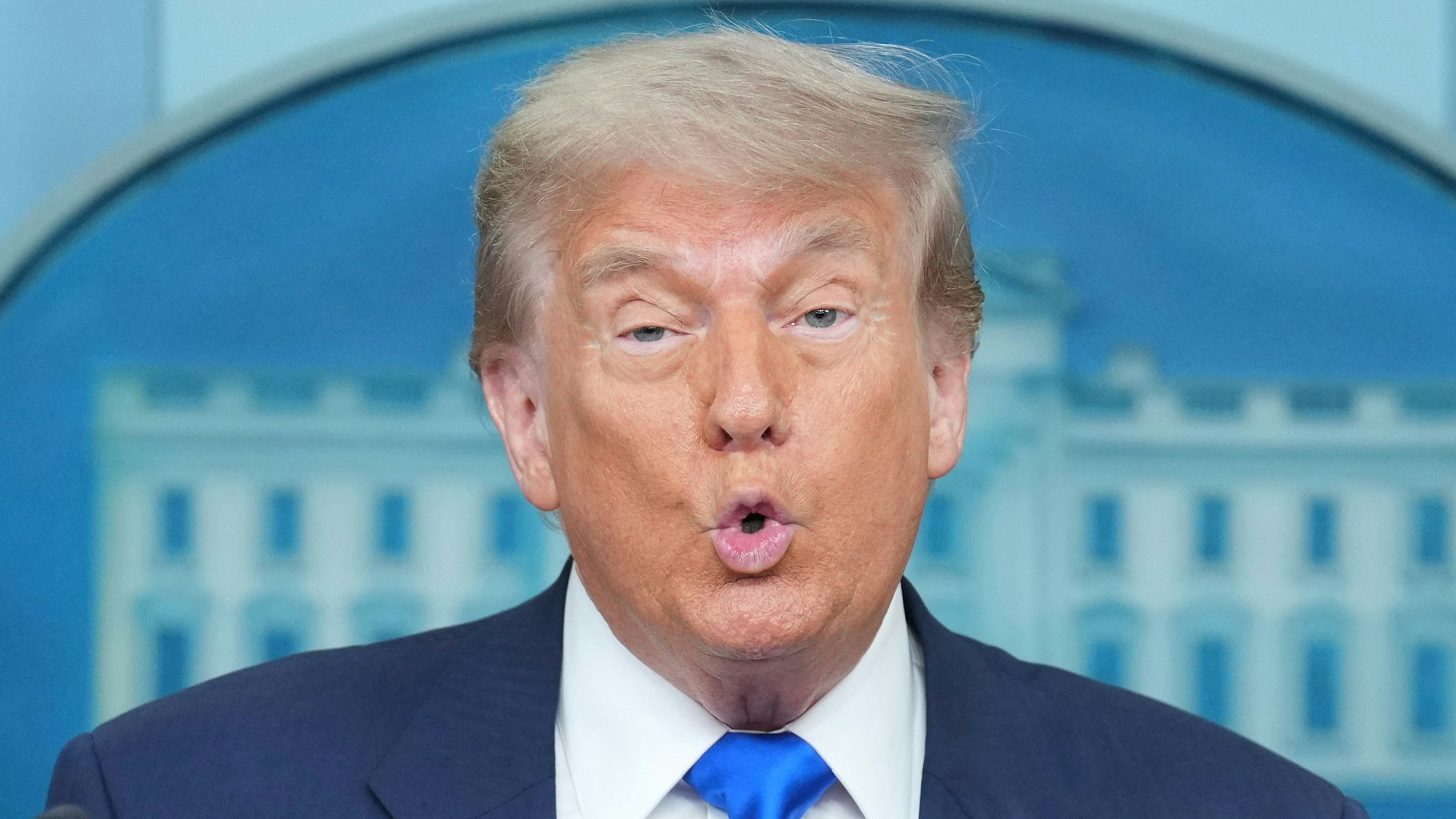 US-Präsident Donald Trump spricht im Weißen Haus in Washington zu den Medien. (Archivbild)