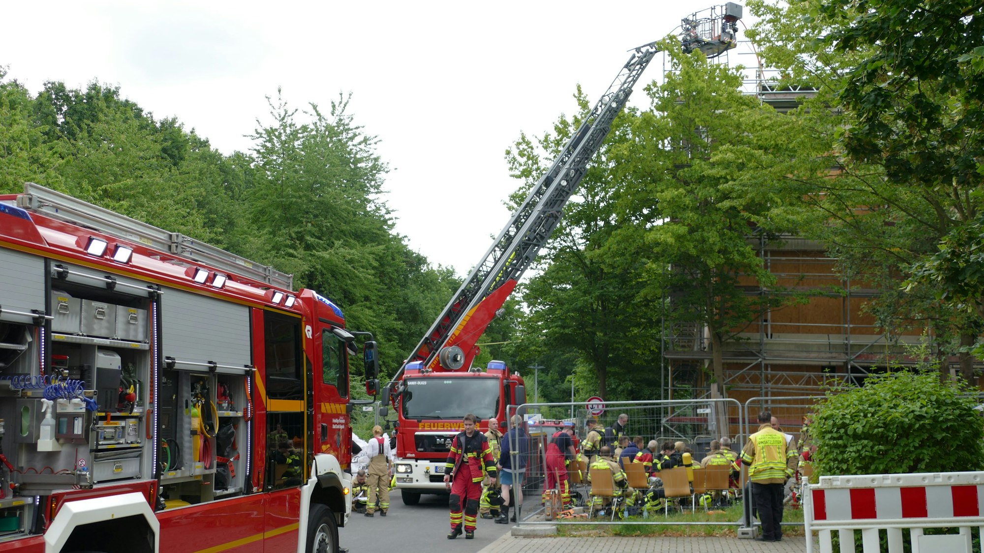 Bei dem Brand an der Alten Heerstraße war die gesamte Freiwillige Feuerwehr der Stadt Sankt Augustin im Einsatz.
