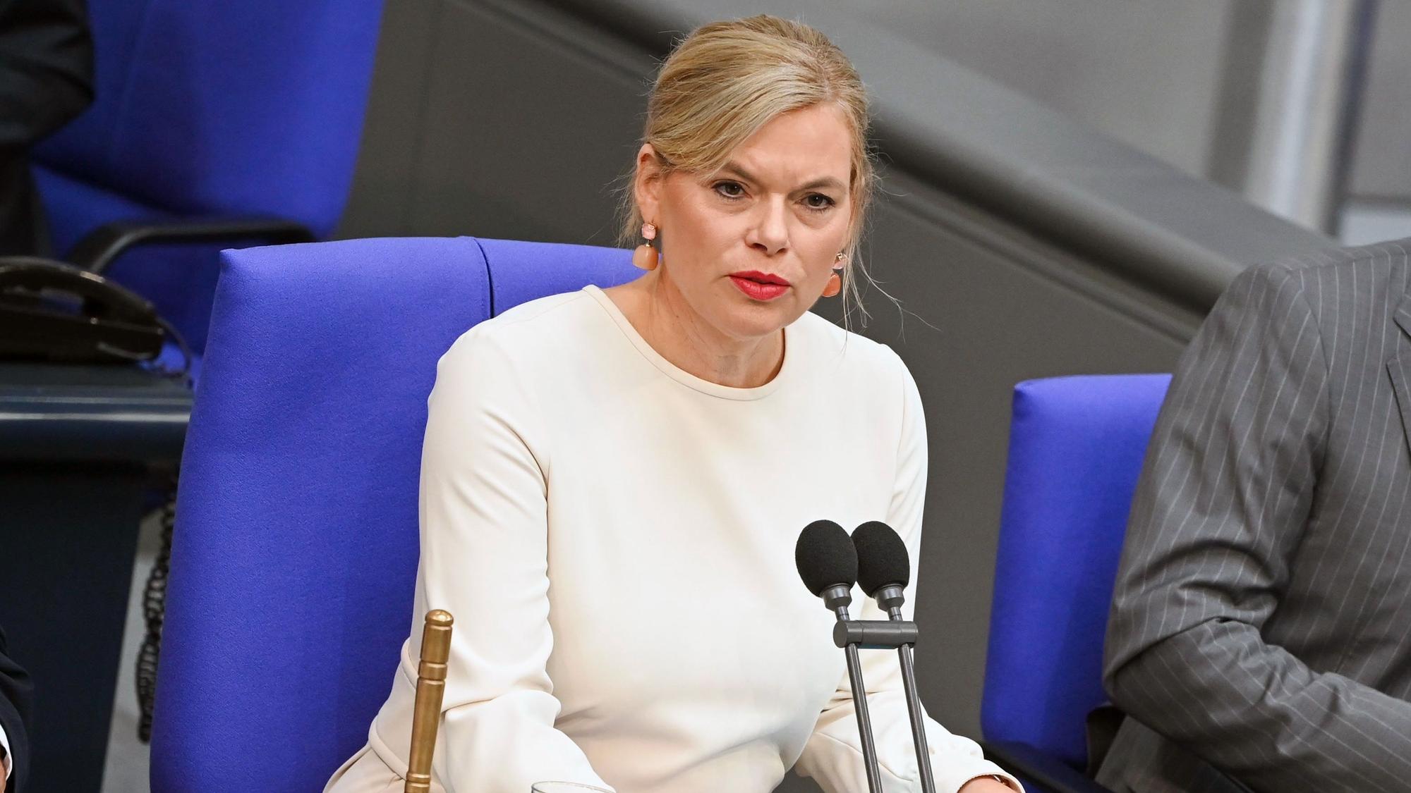 Julia Klöckner, Bundestagspräsidentin: Der Bundestag stimmt ohne Aussprache über die Wahlvorschläge des Wahlausschusses für die Richter des Bundesverfassungsgerichts ab.
