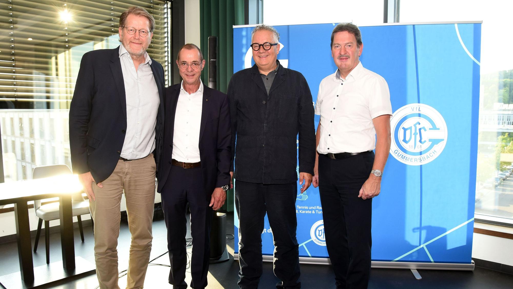 Gruppenbild eines vierköpfigen Vorstandes