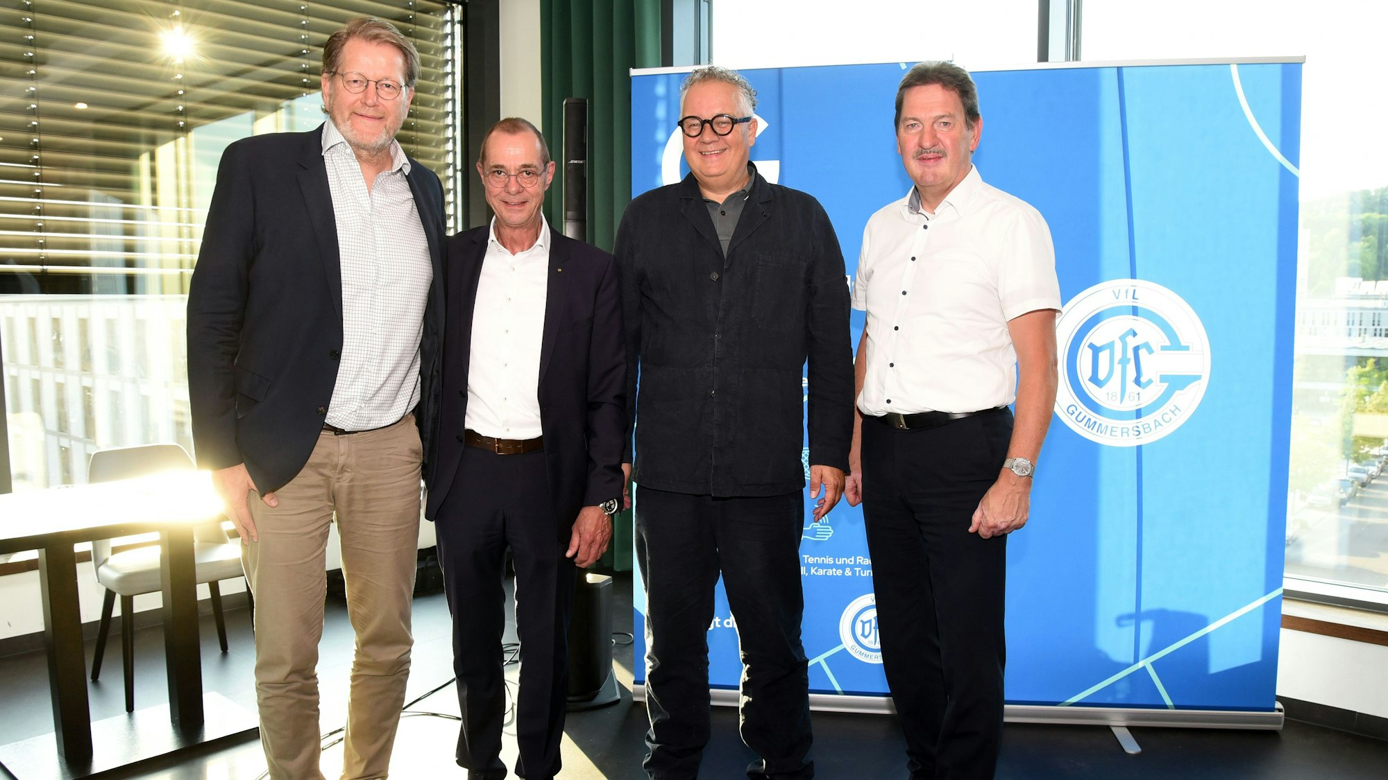 Gruppenbild eines vierköpfigen Vorstandes