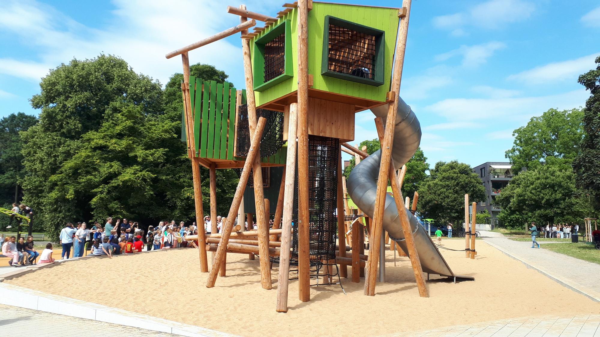 Der große, spektakuläre Spielplatz im Johannes-Giesberts-Park.