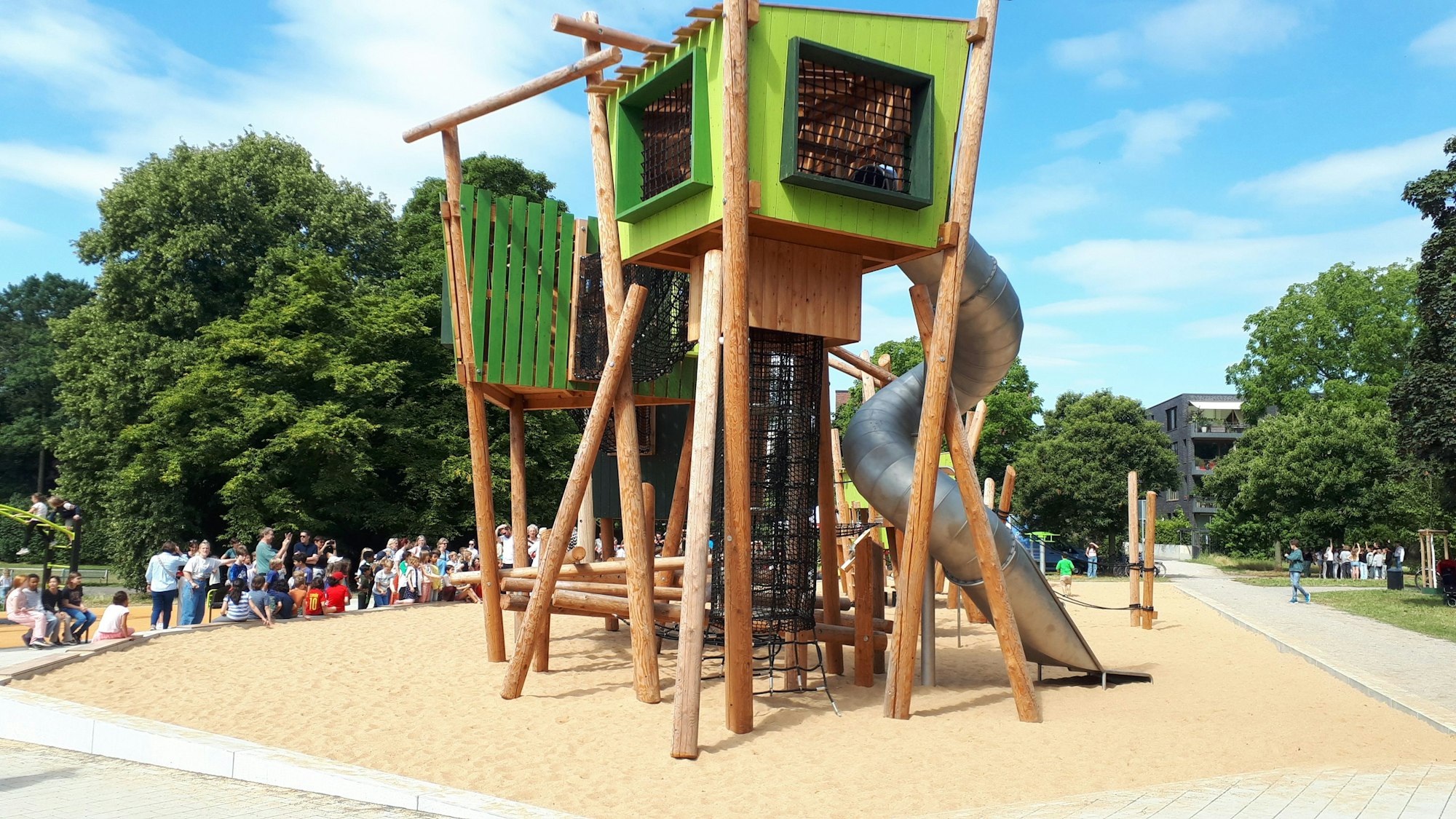 Der große, spektakuläre Spielplatz im Johannes-Giesberts-Park.