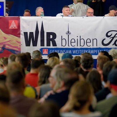 Mitarbeiterversammlung in den Kölner Ford-Werken