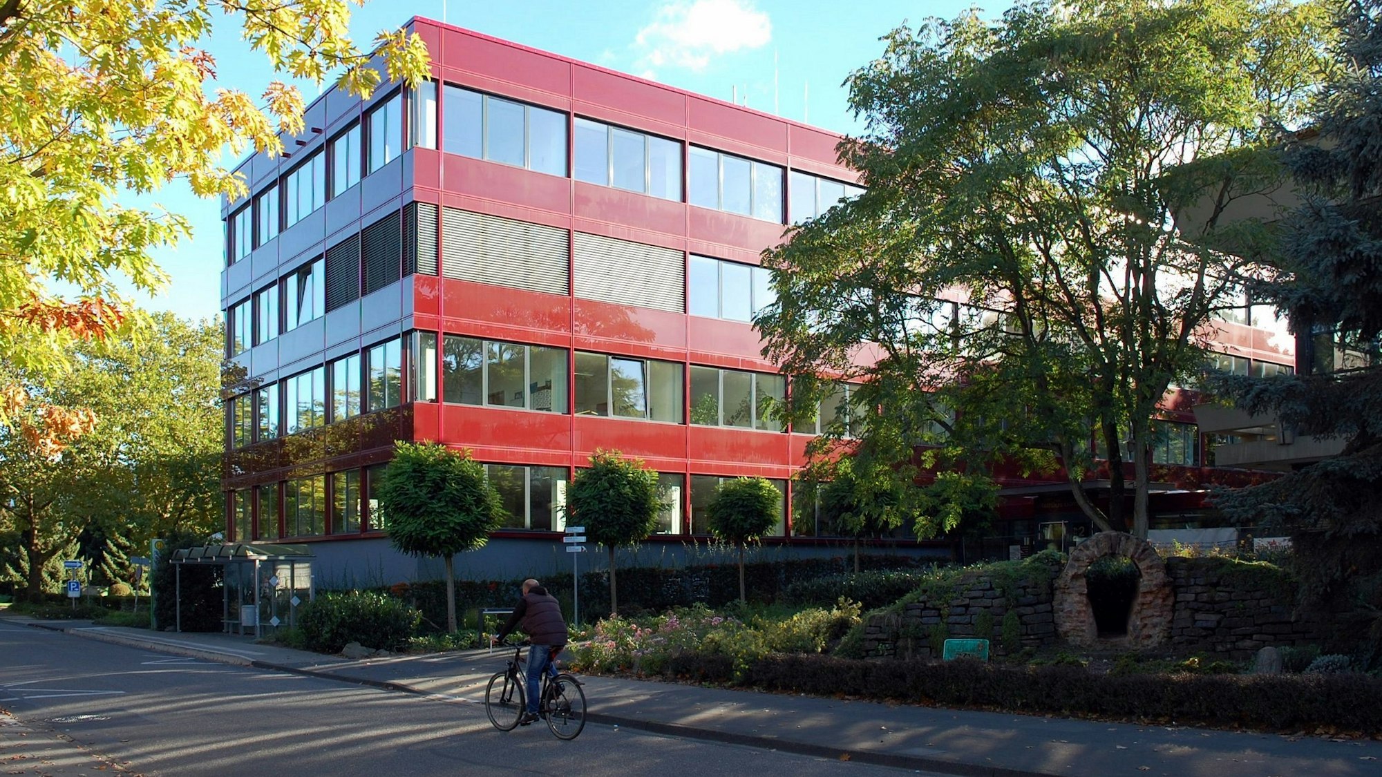 Sieben Kandidaten bewerben sich für den Chefsessel im Bornheimer Rathaus.