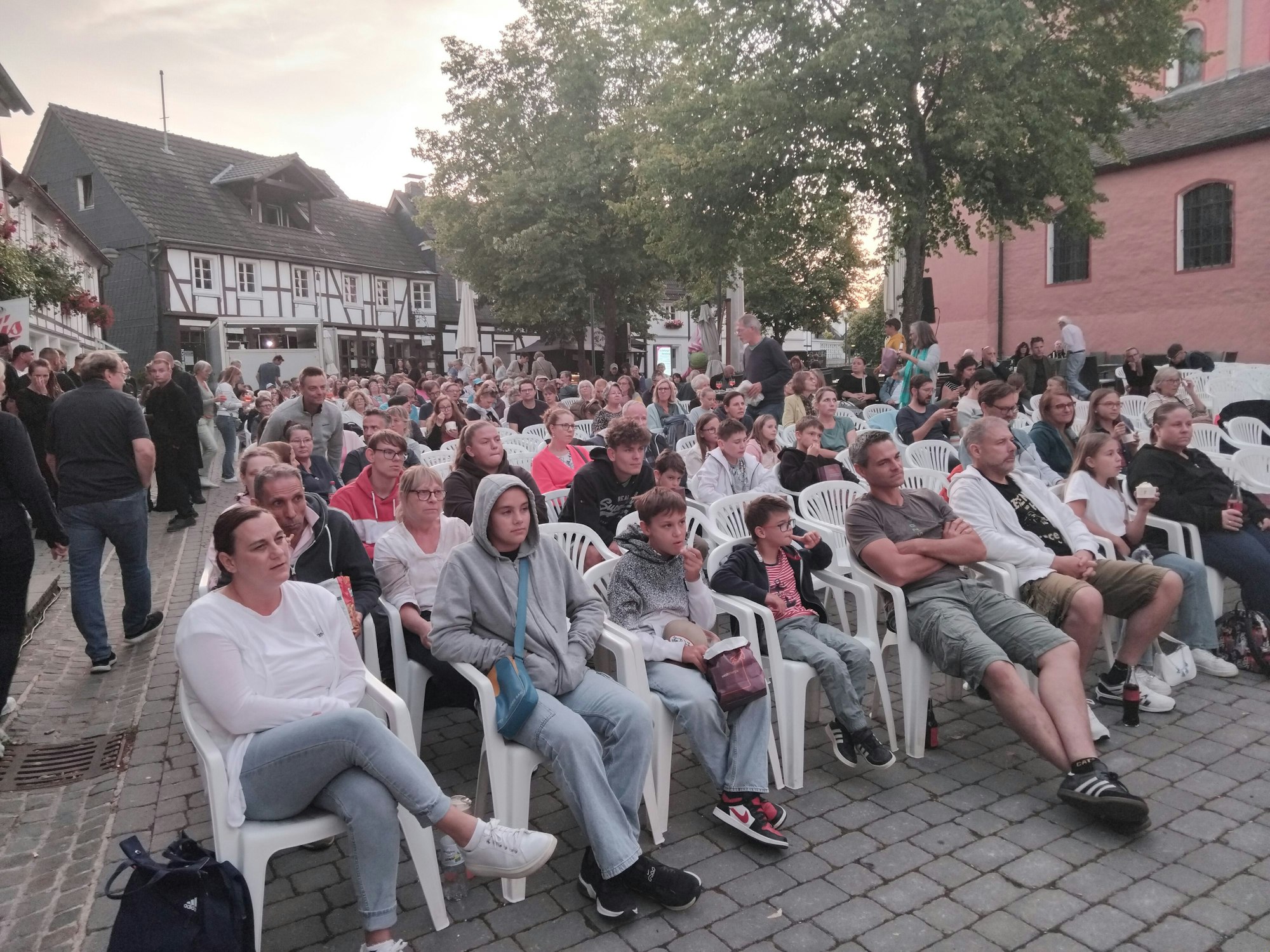 Fast ausverkauft: Von den 350 Stühlen blieben nur wenige leer.