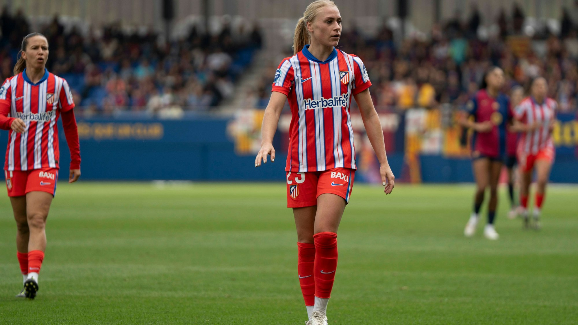 Bild einer Fußballspielerin auf dem Platz