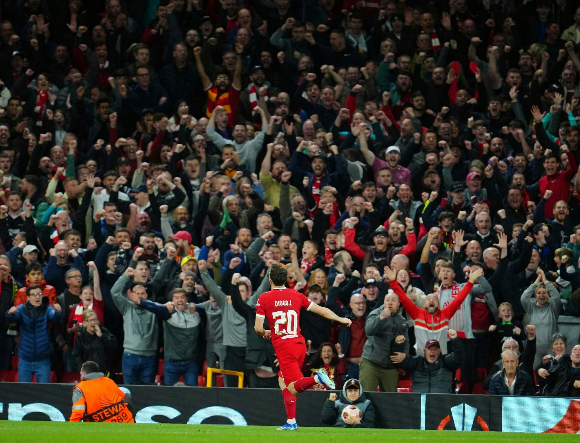 Diogo Jotas Nummer 20 wird in Liverpool verewigt.