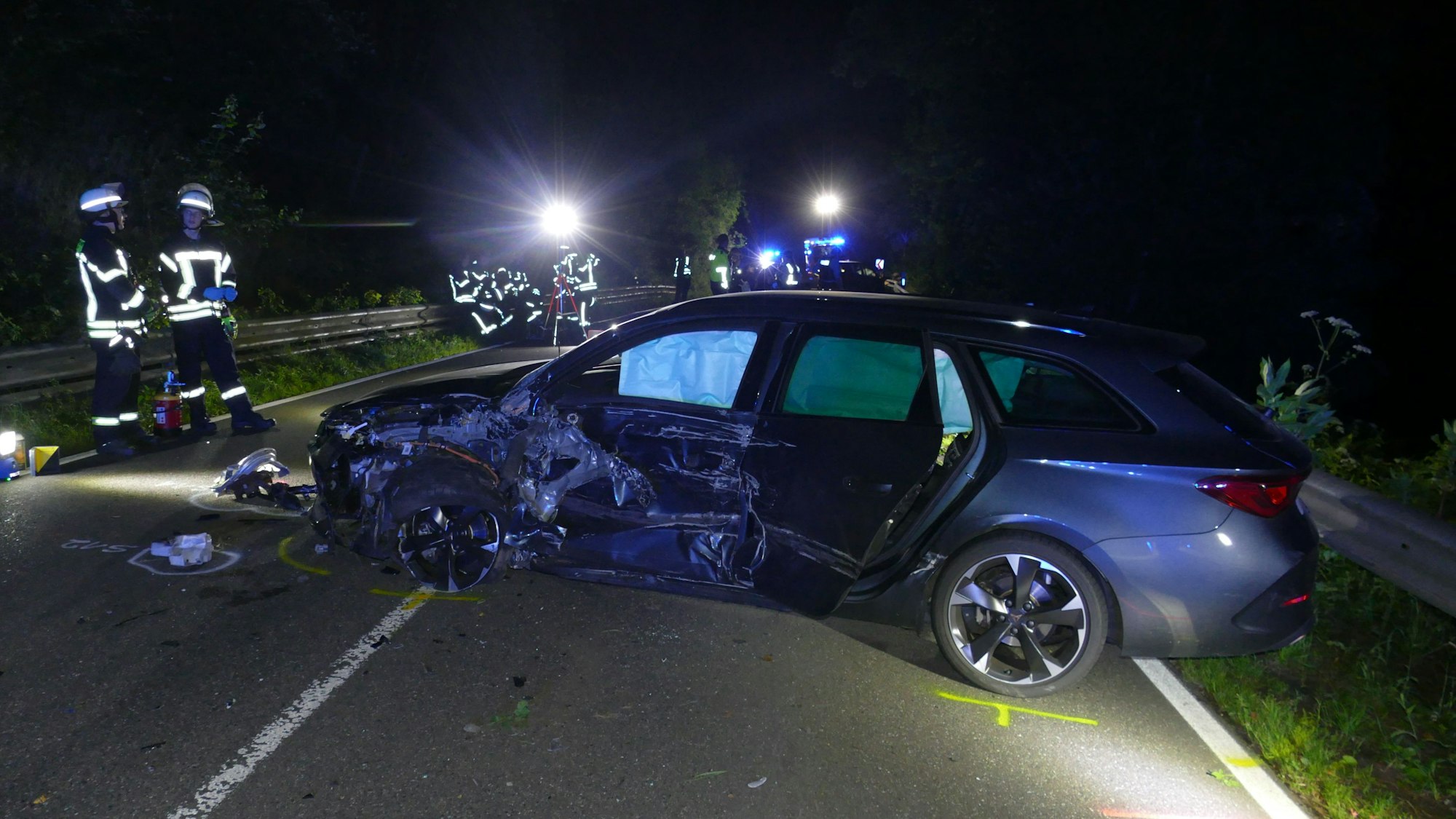 Der Seat des 28-Jährigen war nach Angaben der Polizei auf die Gegenspur geraten.