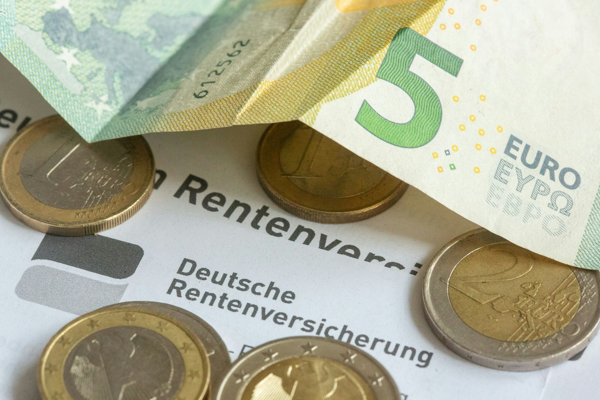 Die Höhe der Rente schwankt zwischen den Bundesländern. (Symbolbild)