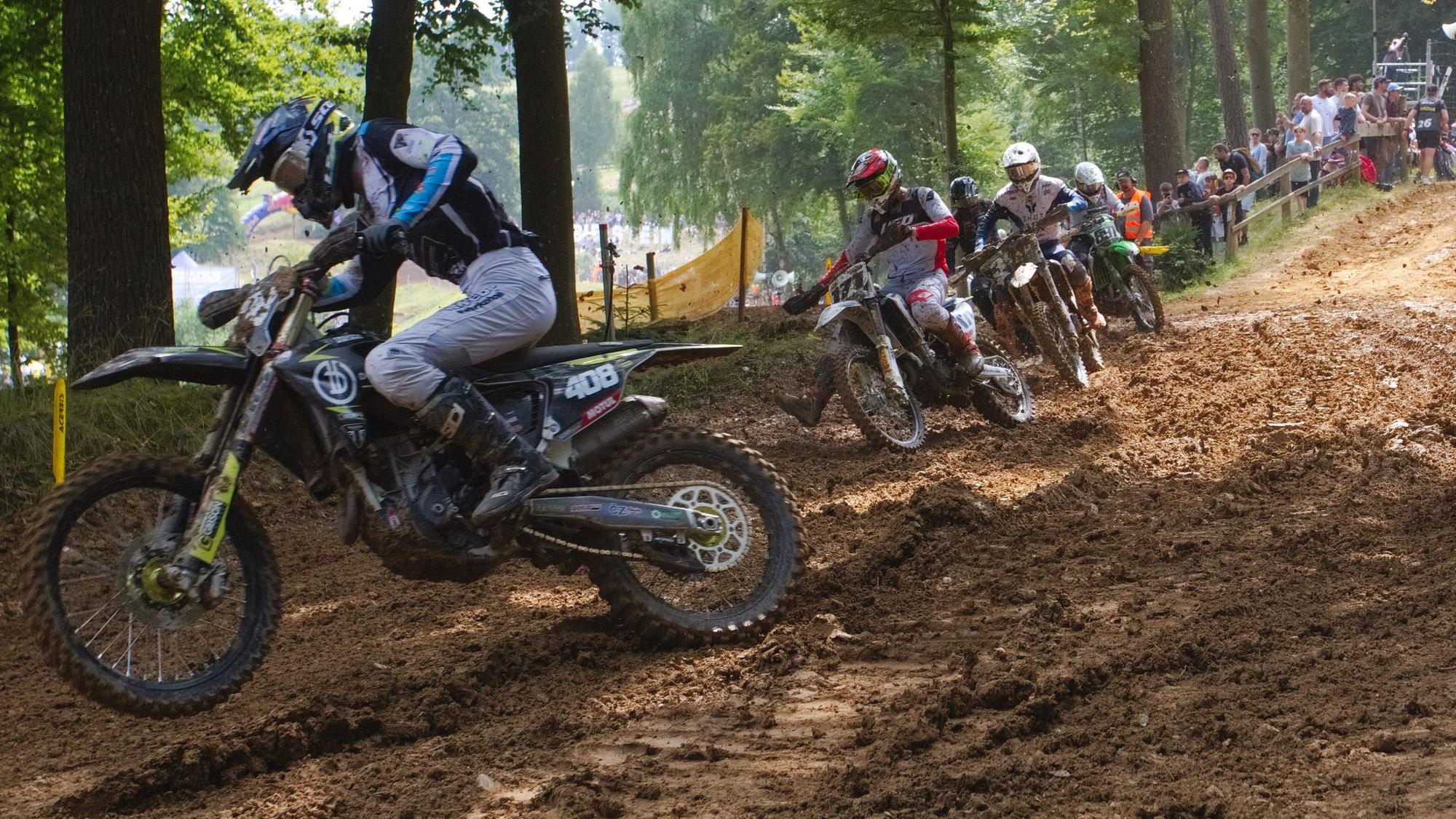 Szene aus einem Motocross-Rennen