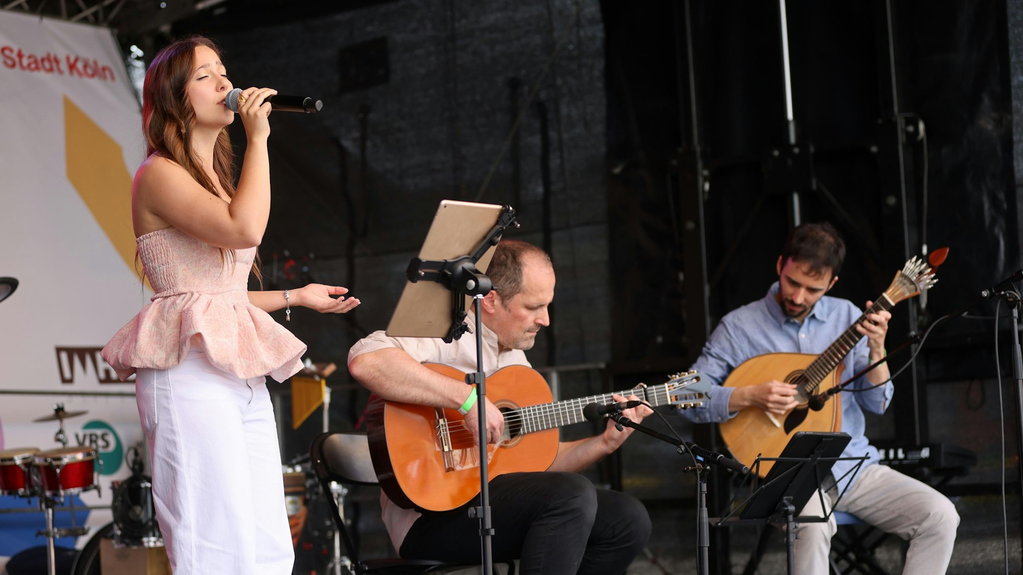 „Cantus Portugueses“ bei den Hafensounds im Rheinauhafen.
