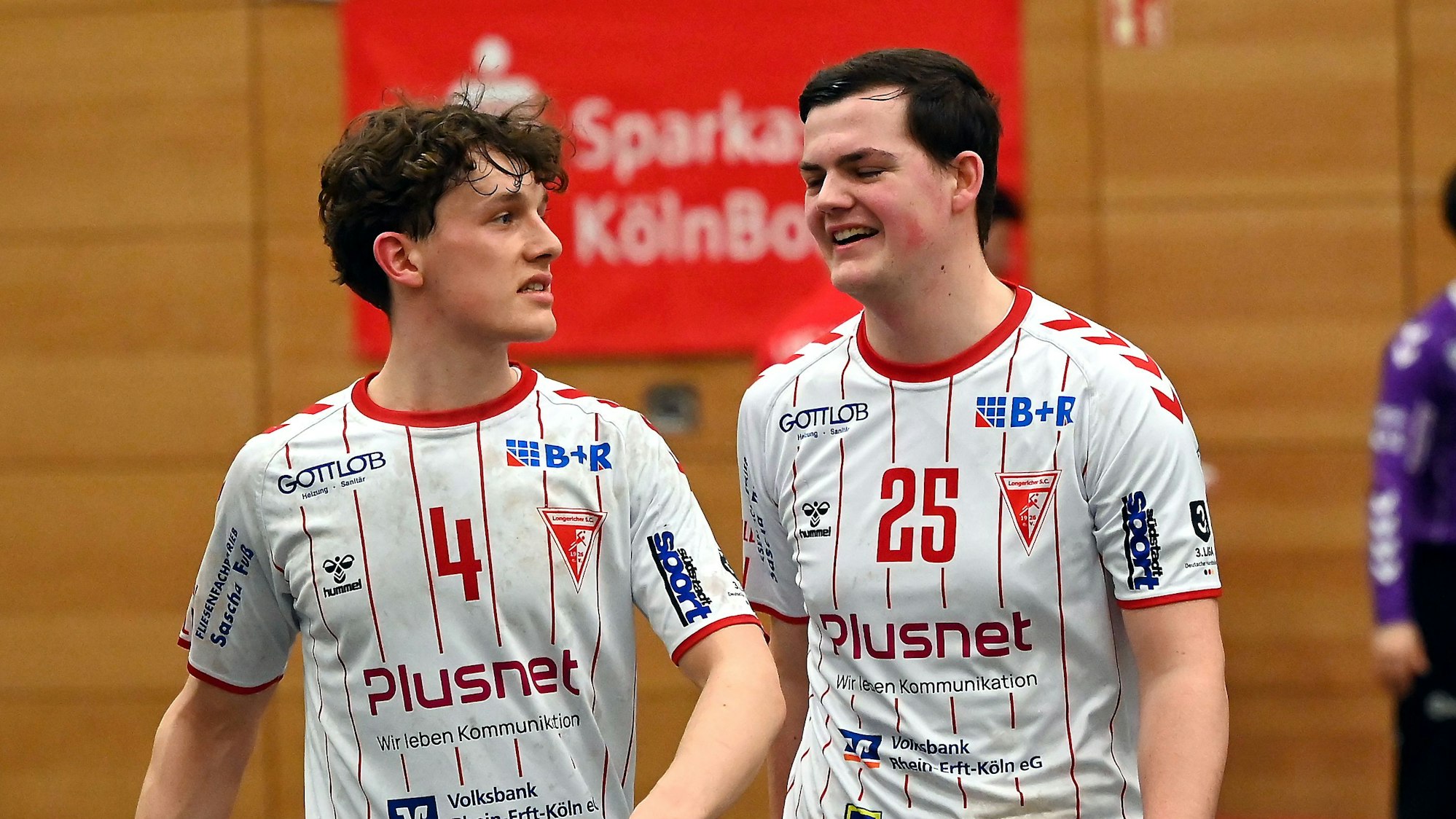 22.02.2025, Handball-Longericher SC Köln-Saarlouis
links: Lennart Woermann (Lomgerich)
rechts: Lennart Leitz (Longerich)
Foto: Uli Herhaus